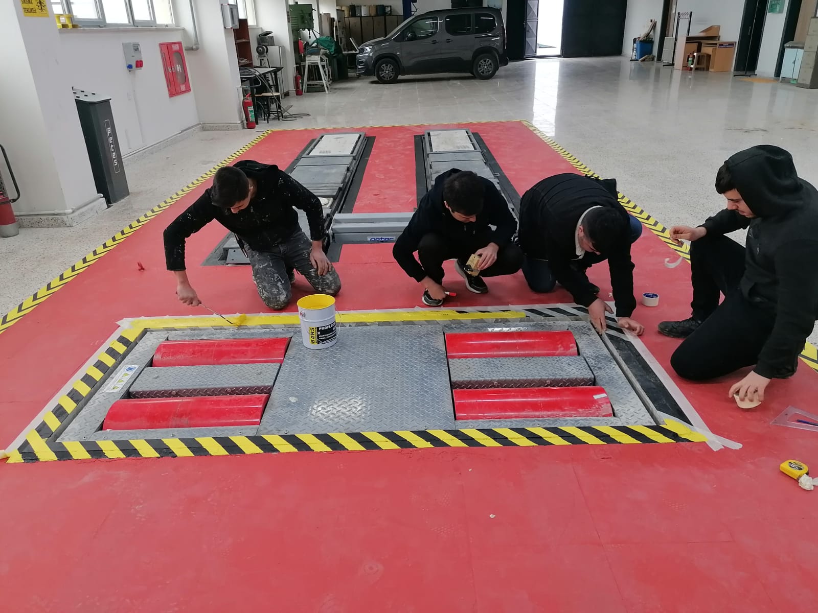 Öğrencilerimiz ile Taşıt Test Cihazları Güvenlik Şeridi Boyama İşlemleri